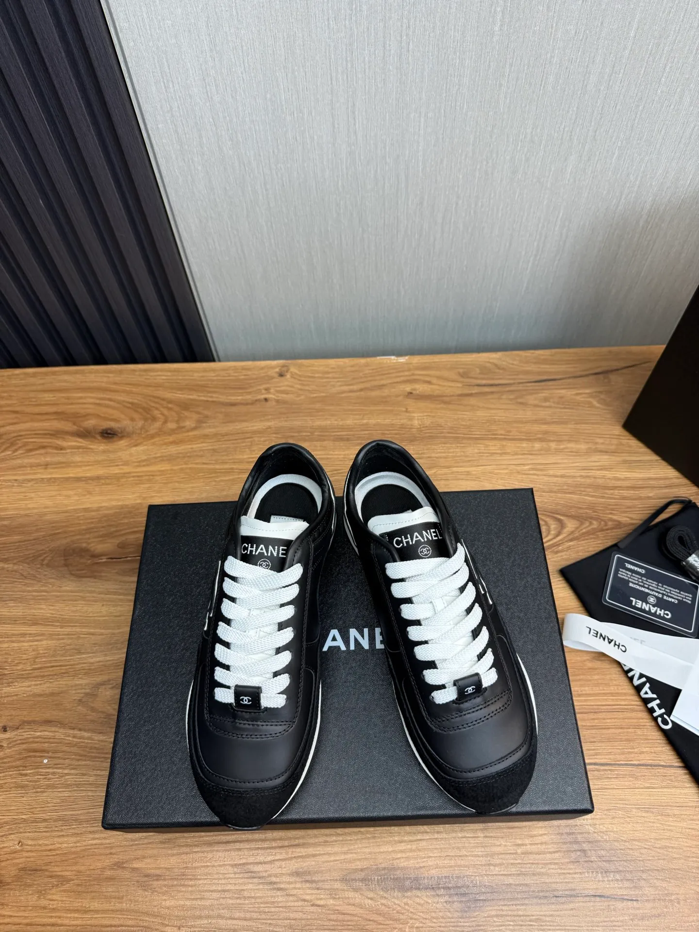 Men's men's shoes 💰600💰 Chanel Chanel 25A latest couple's white shoes casual sports shoes skate shoes 🩷💚 original purchase and development production Xiaoxiang C Home counter another super hot model, loved by Internet celebrity bloggers and ladies, various praises on social platforms, super popular and high quality 😍😍 latest material classic black and white color matching The upper foot is full of fashion 🎊🎊 ▪️Material: Original customized imported cowhide material ▪️Inner lining: Customized mesh ▪️Sole: Original open-molded TPU non-slip outsole ▪️Size: 35-44
